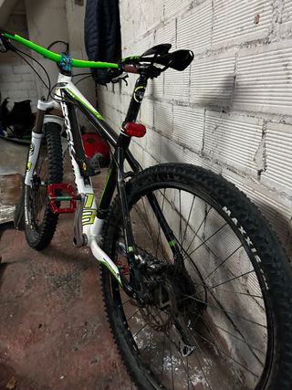 Bicicleta Rock Machine full fibra de carbono