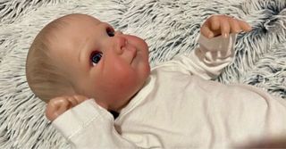 Muñeca bebé reborn prematuro. Muy realista