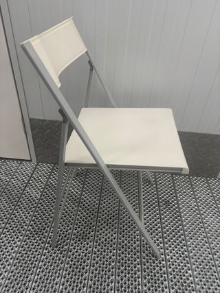 Silla plegable blanca