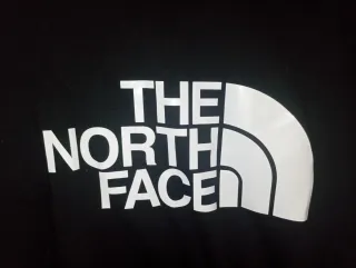 Camiseta The North Face Negra