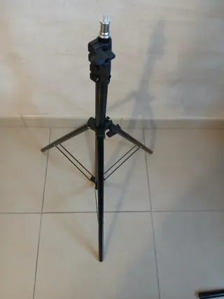 Trípode negro para aro de luz LED