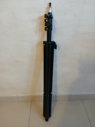 Trípode negro para aro de luz LED