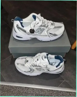 New Balance 530 Plata y Blanco