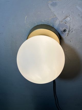 Lampada parete metallo oro vetro bianco