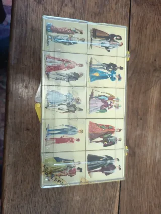 Cajetines de fósforos antiguas con figuras 40 un.