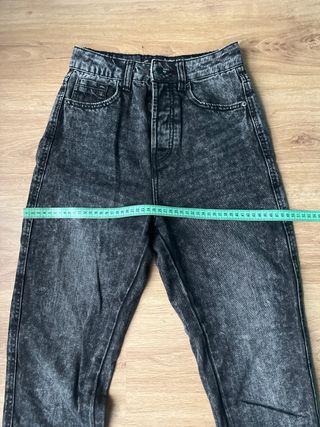 Pantalón vaquero desgastado