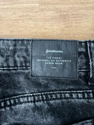 Pantalón vaquero desgastado