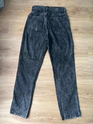 Pantalón vaquero desgastado