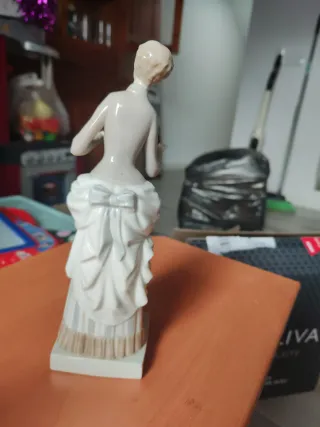 Figura Lladro Mujer Vestido Largo