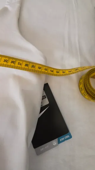 Camiseta Nike Dri-Fit blanca talla L nueva