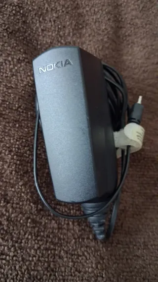 Nokia 3710 Fold cargador original. Color Fucsia.