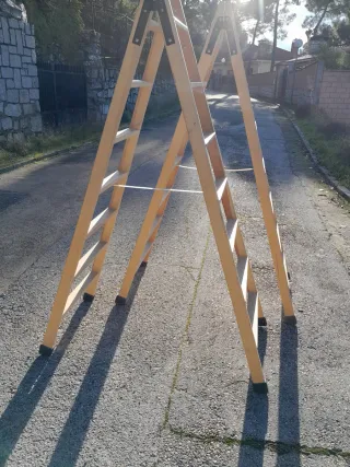 Escalera madera 7 peldaños ancha un solo uso