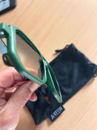 Gafas de sol verdes degradadas