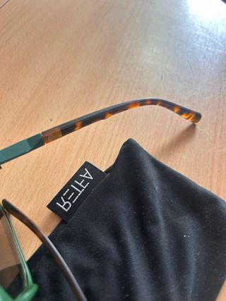 Gafas de sol verdes degradadas