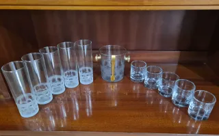 Juego vasos chupito y dispensador años 70 Vin