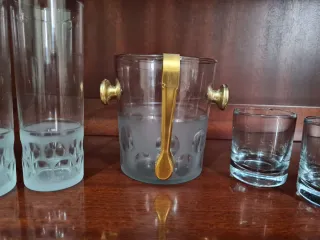 Juego vasos chupito y dispensador años 70 Vin