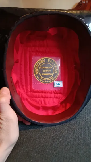 Capa y gorras militares antiguas