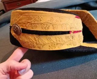 Capa y gorras militares antiguas