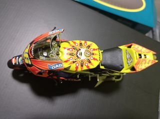 Maqueta Moto Yamaha Valentino Rossi Repsol