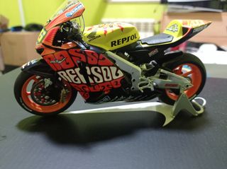 Maqueta Moto Yamaha Valentino Rossi Repsol