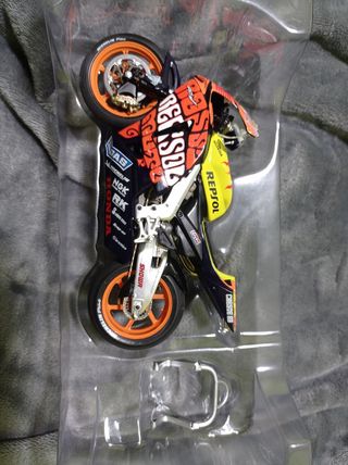 Maqueta Moto Yamaha Valentino Rossi Repsol
