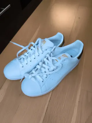 Zapatillas Adidas Stan Smith Blancas y Doradas