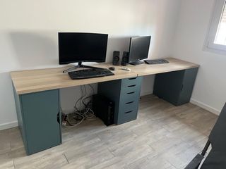 Doble escritorio Ikea.