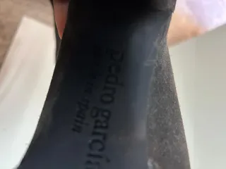 Botas altas ante Pedro García grises