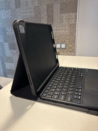 Custodia iPad 10 con Tastiera Magnetica