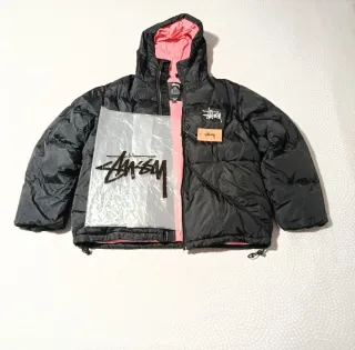 Chaqueta Stüssy Negra y Rosa