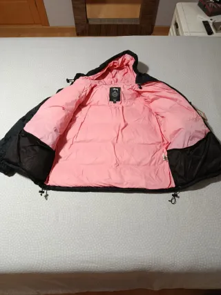 Chaqueta Stüssy Negra y Rosa