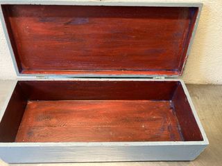 Scatola in legno blu con chiusura marrone