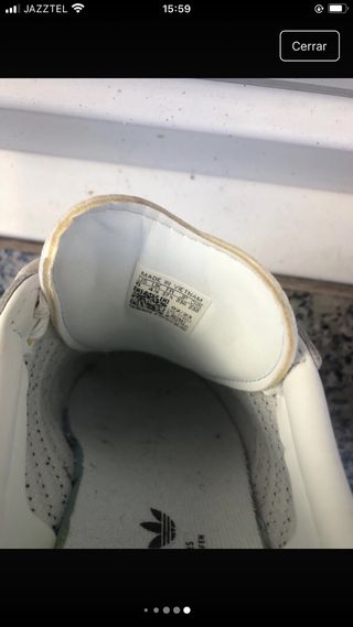Zapatillas Blancas y Negras con suela marrón