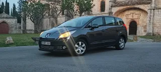 Peugeot 5008 2011
