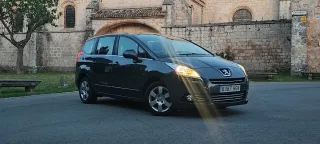 Peugeot 5008 2011