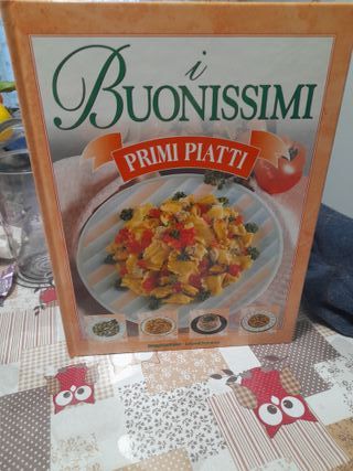 Volumi ricette di cucina copertine rigide, nuovi.