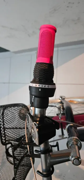 Bicicleta Btwin 500 Negra y Rosa.