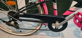 Bicicleta Btwin 500 Negra y Rosa.