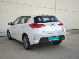 ¡Sólo 23.000 km! Toyota Auris Hybrid 2014