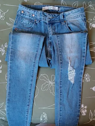 Pack 2 tejanos + Gabardina regalo