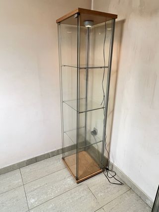 𝐕𝐢𝐭𝐫𝐢𝐧𝐚 𝐞𝐱𝐩𝐨𝐬𝐢𝐭 𝐝𝐞 𝐜𝐫𝐢𝐬𝐭𝐚𝐥 𝐜𝐨𝐧 𝐥𝐮𝐳, 𝐛𝐚𝐬𝐞 𝐝𝐞 𝐦𝐚𝐝𝐞𝐫𝐚