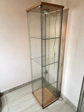 𝐕𝐢𝐭𝐫𝐢𝐧𝐚 𝐞𝐱𝐩𝐨𝐬𝐢𝐭 𝐝𝐞 𝐜𝐫𝐢𝐬𝐭𝐚𝐥 𝐜𝐨𝐧 𝐥𝐮𝐳, 𝐛𝐚𝐬𝐞 𝐝𝐞 𝐦𝐚𝐝𝐞𝐫𝐚