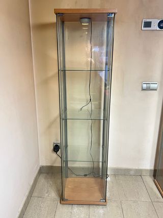 𝐕𝐢𝐭𝐫𝐢𝐧𝐚 𝐞𝐱𝐩𝐨𝐬𝐢𝐭 𝐝𝐞 𝐜𝐫𝐢𝐬𝐭𝐚𝐥 𝐜𝐨𝐧 𝐥𝐮𝐳, 𝐛𝐚𝐬𝐞 𝐝𝐞 𝐦𝐚𝐝𝐞𝐫𝐚