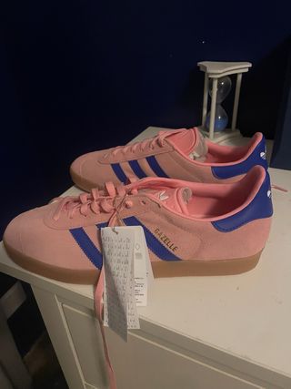 Adidas Gazelle rosas y azules