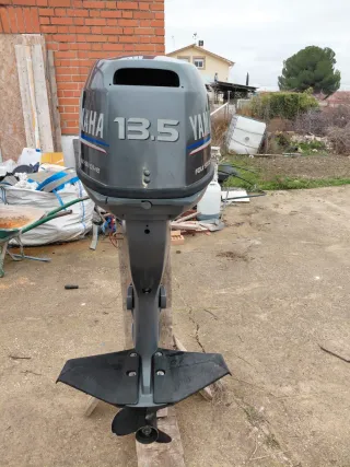 Motor fueraborda Yamaha 13.5 en buen estado