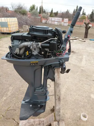 Motor fueraborda Yamaha 13.5 en buen estado