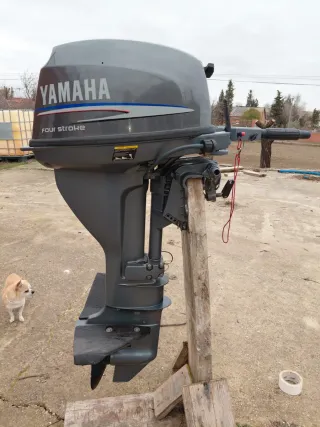 Motor fueraborda Yamaha 13.5 en buen estado