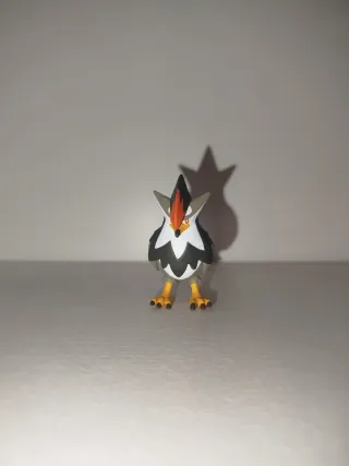Staraptor Pokémon Scale World 1/20 sin caja