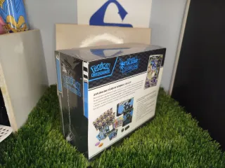 ETB Fulgor Negro Pokémon (Español)