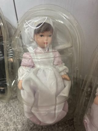 Muñeca de porcelana con traje de 15cm